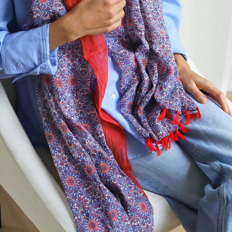 Red Circular Red Border Tassel Scarf