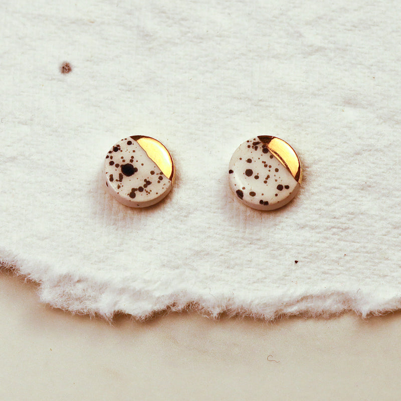 Speckled White and Gold Circle Stud Earrings